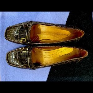 Tahari brown croc loafers